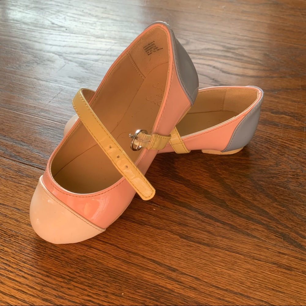 Little girls Janie and Jack size 9 shoes.